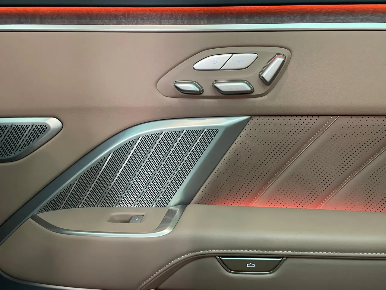 ONVO 2025 L90 Ultra Six‑Seater Automatic 18