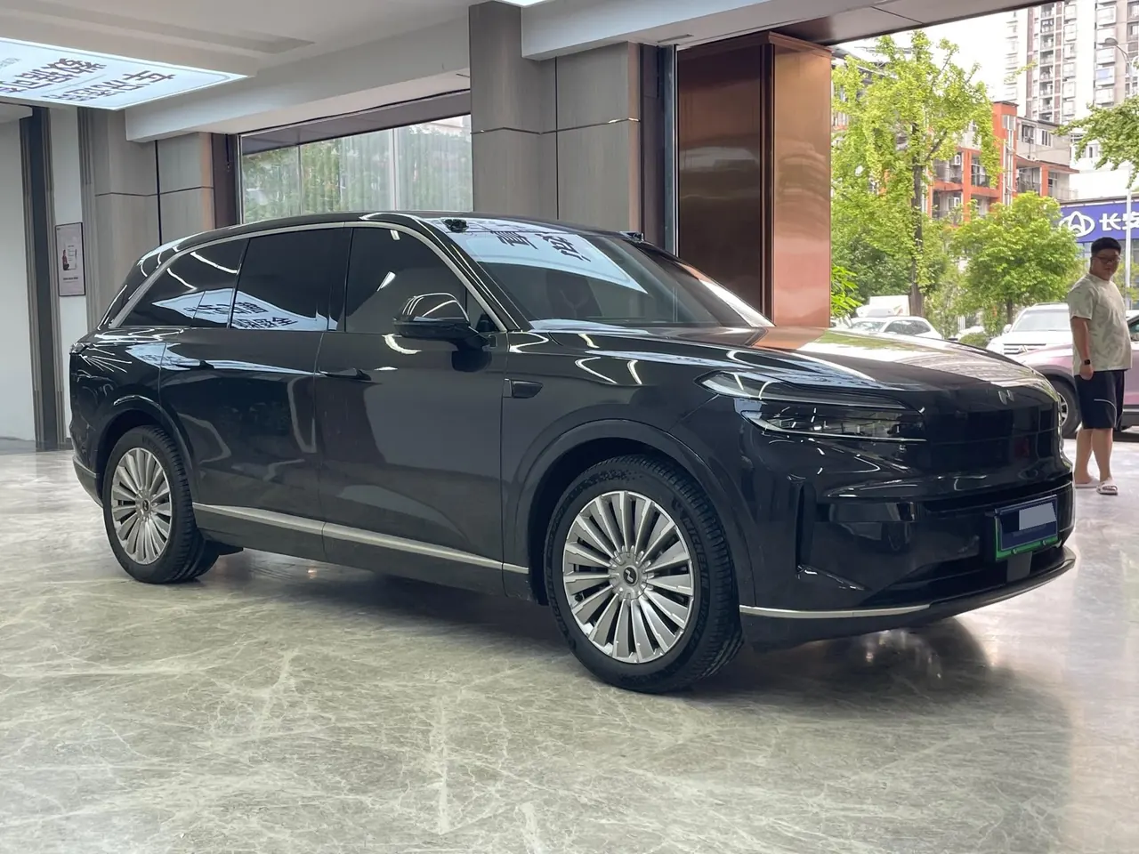 ONVO 2025 L90 Ultra Six‑Seater Automatic 3