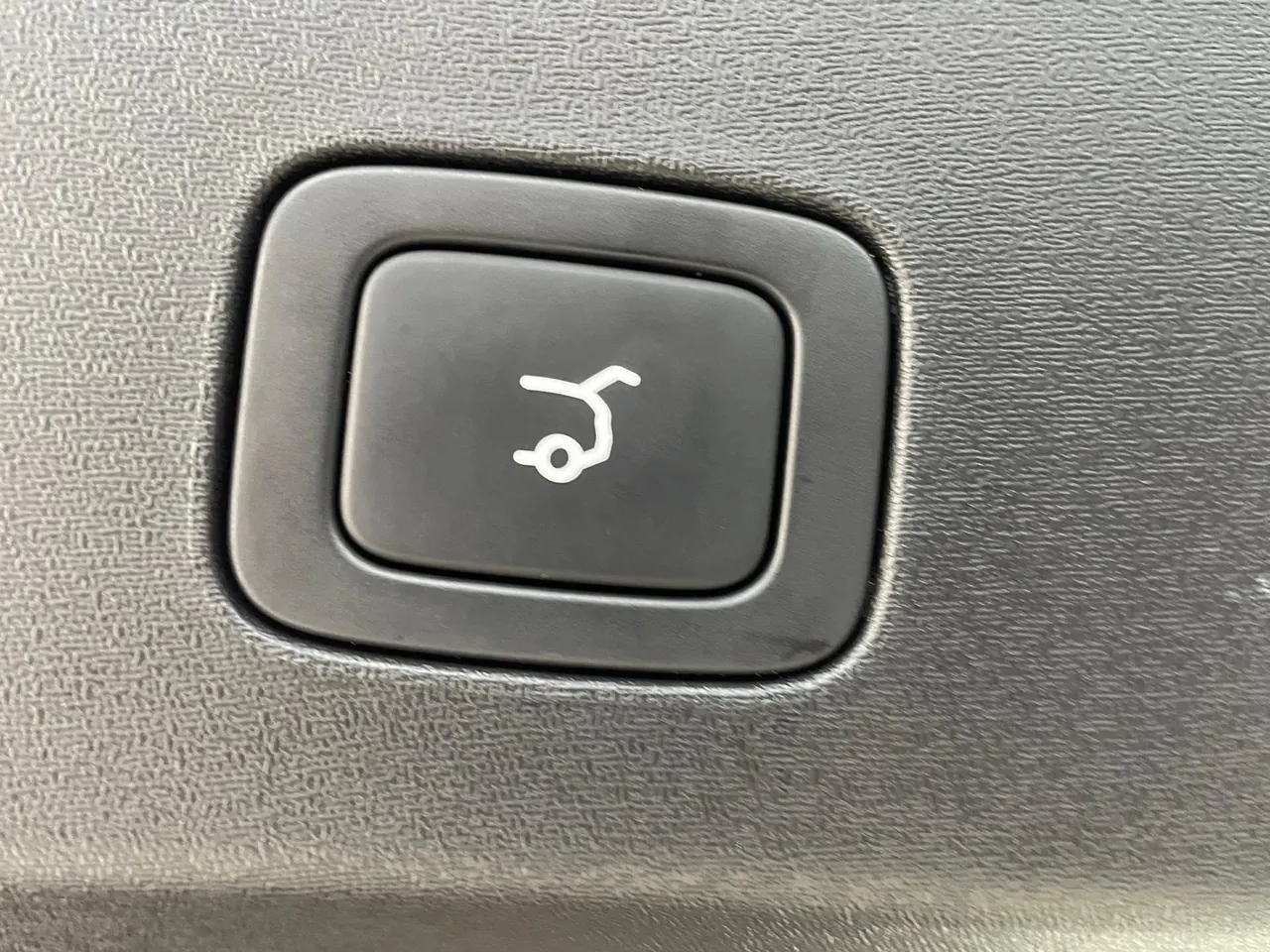 ONVO 2025 L90 Ultra Six‑Seater Automatic 9
