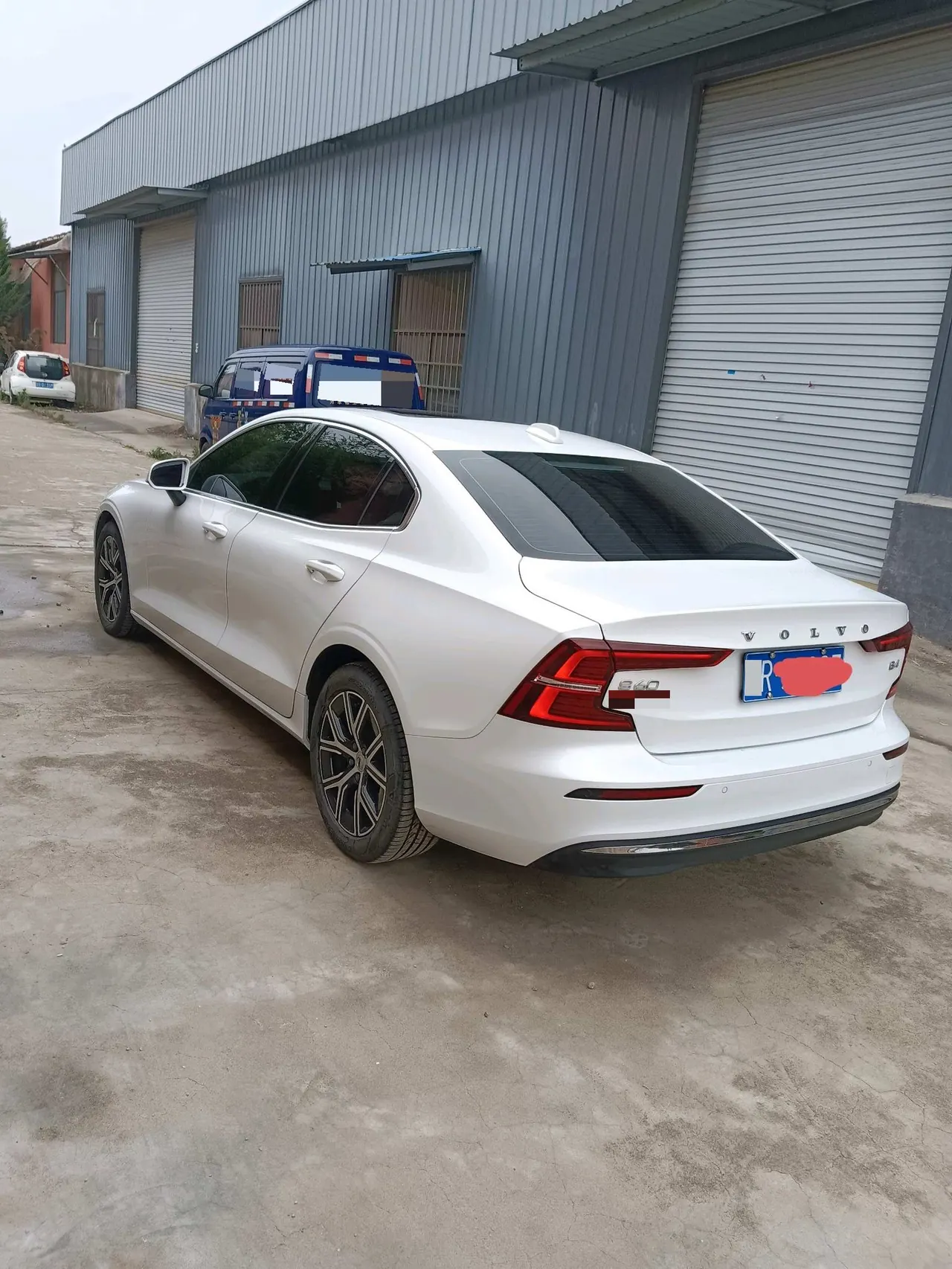 Volvo 2025 S60 48V 2.0T B4 Zhiyi Deluxe Edition Automatic Gear 3