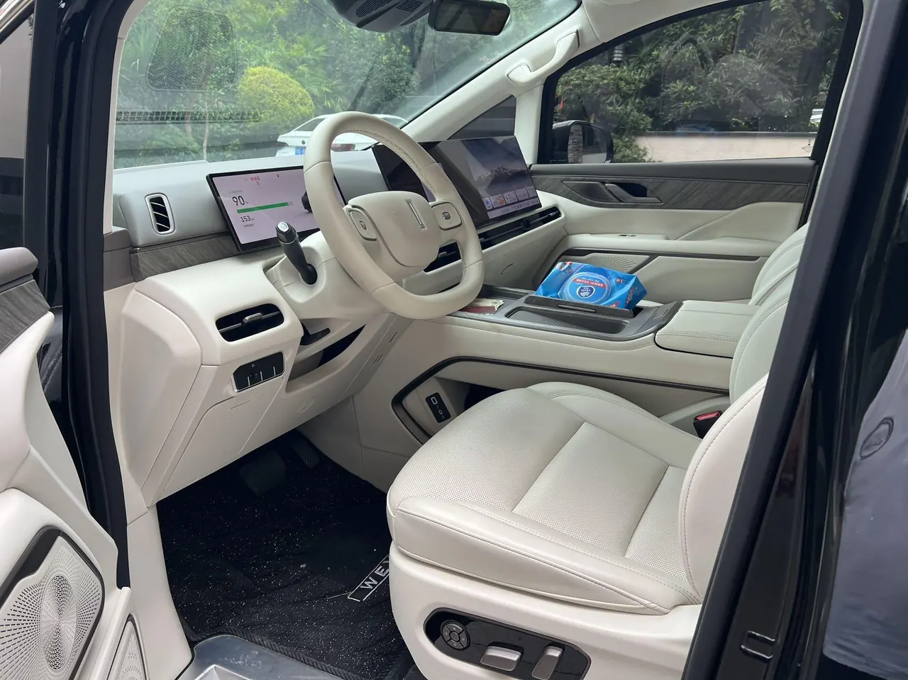 WEY 2025 VV7 Hi4 1.5T Four-Wheel-Drive Automatic Model 3