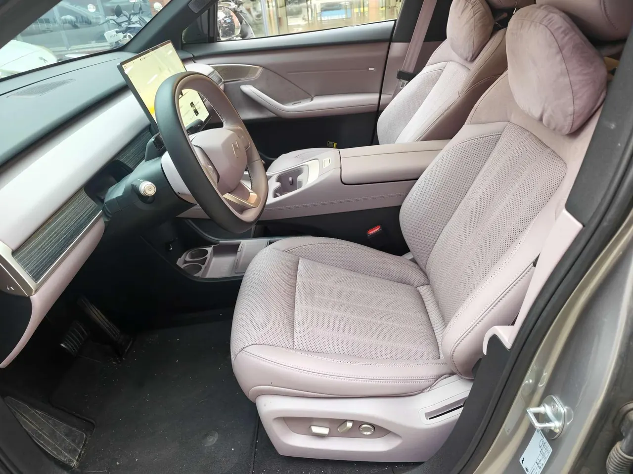 ONVO 2025 L60 60kWh four-wheel drive version automatic gear 3