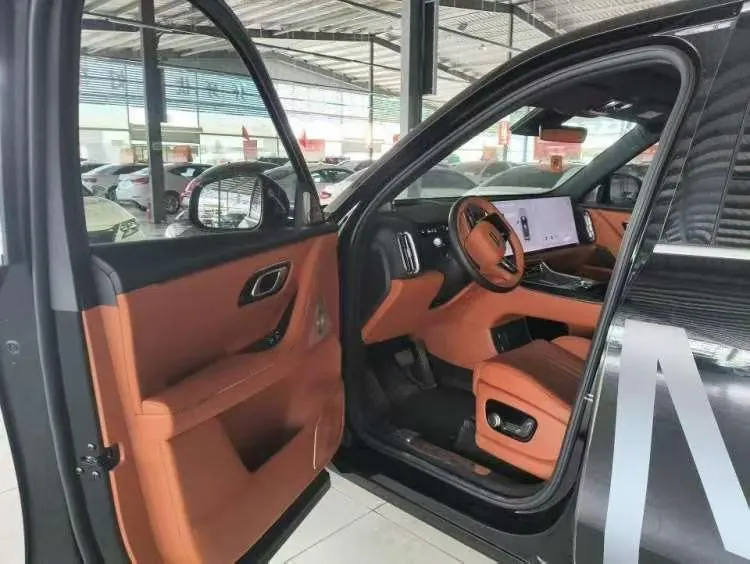 Geely Galaxy 2025 M9 1.5T 210km 4-wheel drive pilot version automatic gear 3