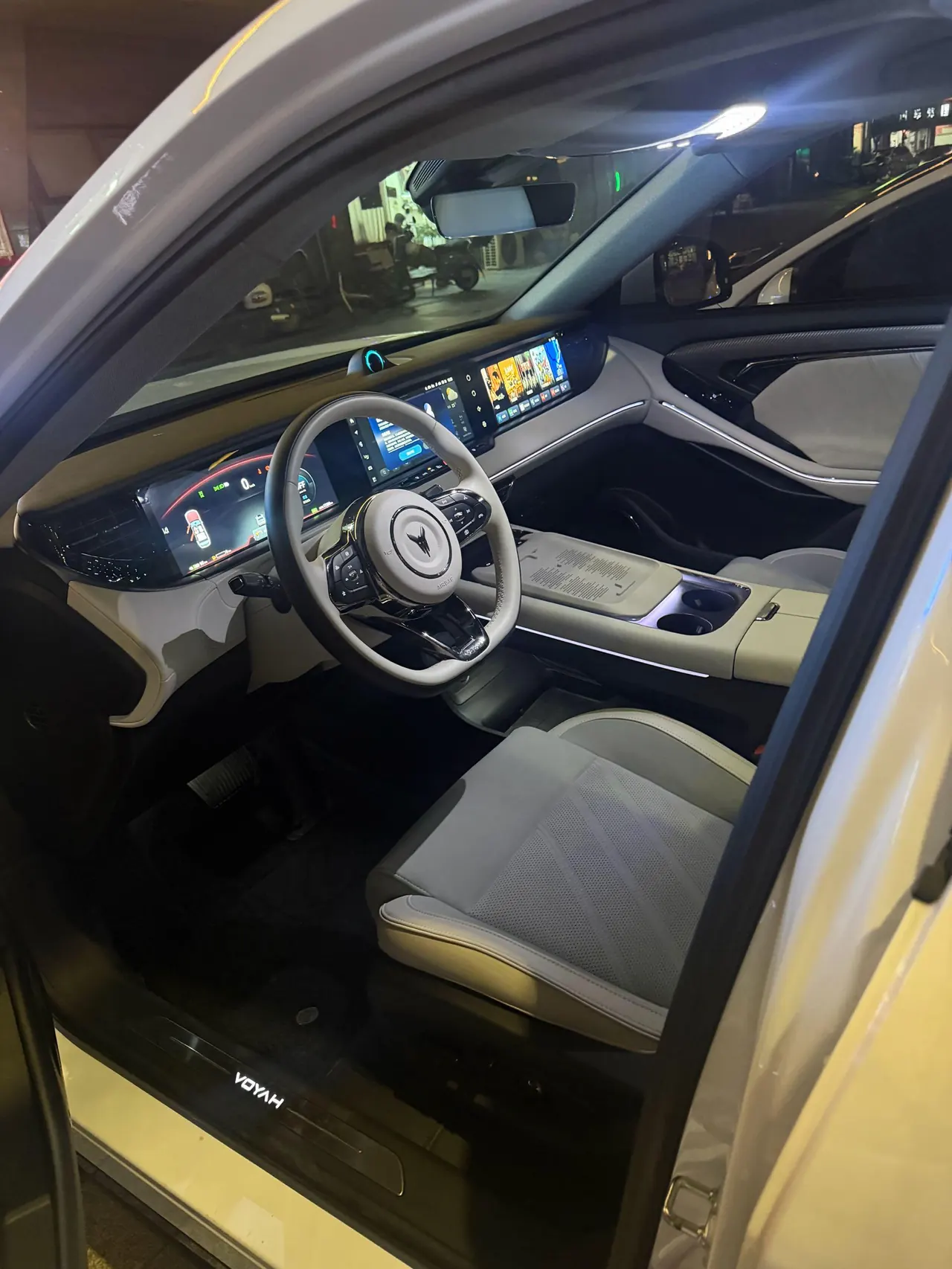 Voyah 2025 FREE 318 318km Rear Drive Tour Edition Automatic Gear 7