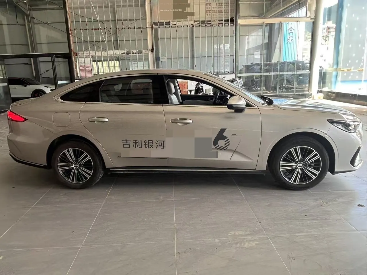 Geely Galaxy 2025 xingyao 6 EM-i 1.5 125km exploration version automatic gear 2