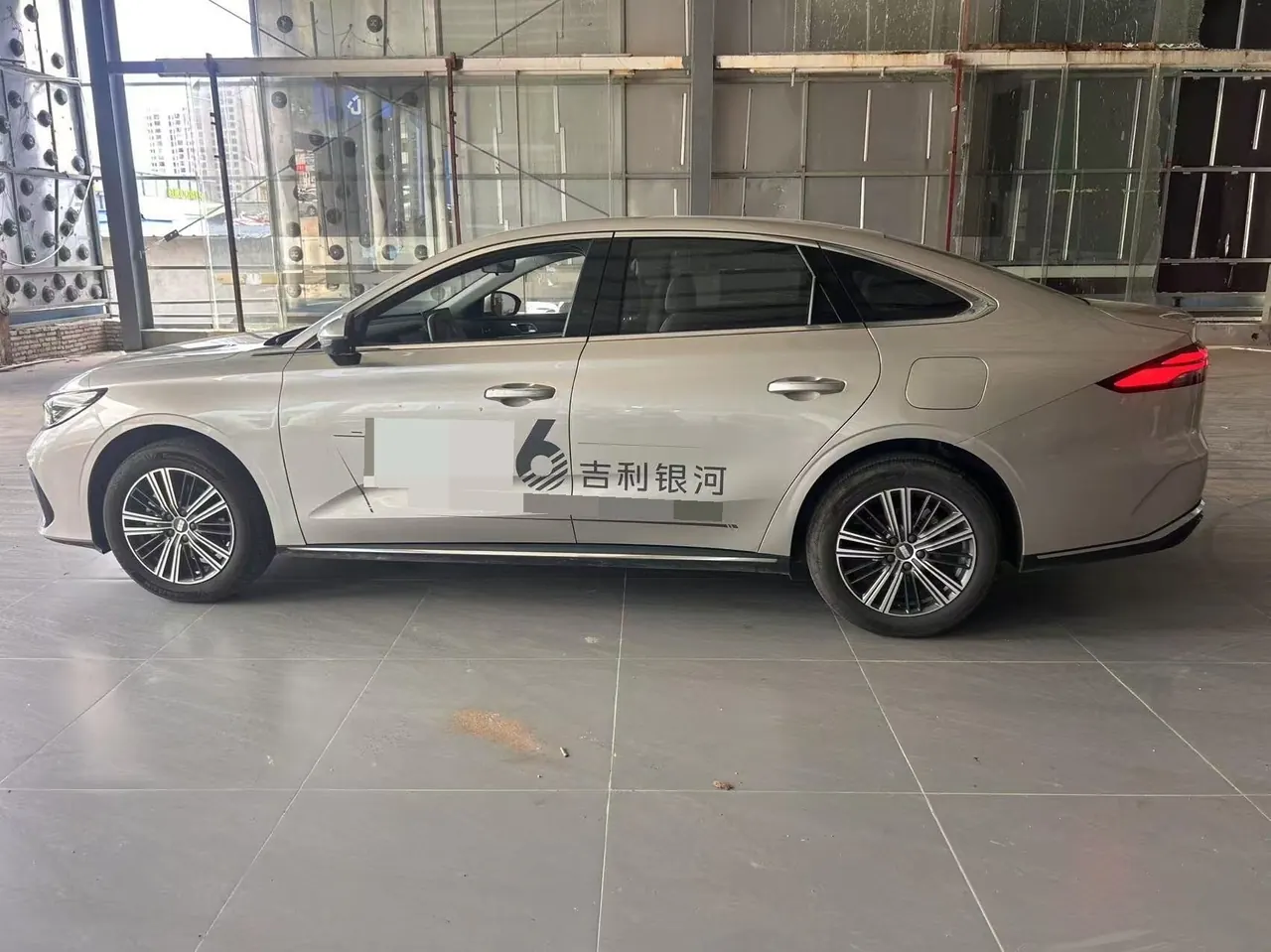 Geely Galaxy 2025 xingyao 6 EM-i 1.5 125km exploration version automatic gear 3