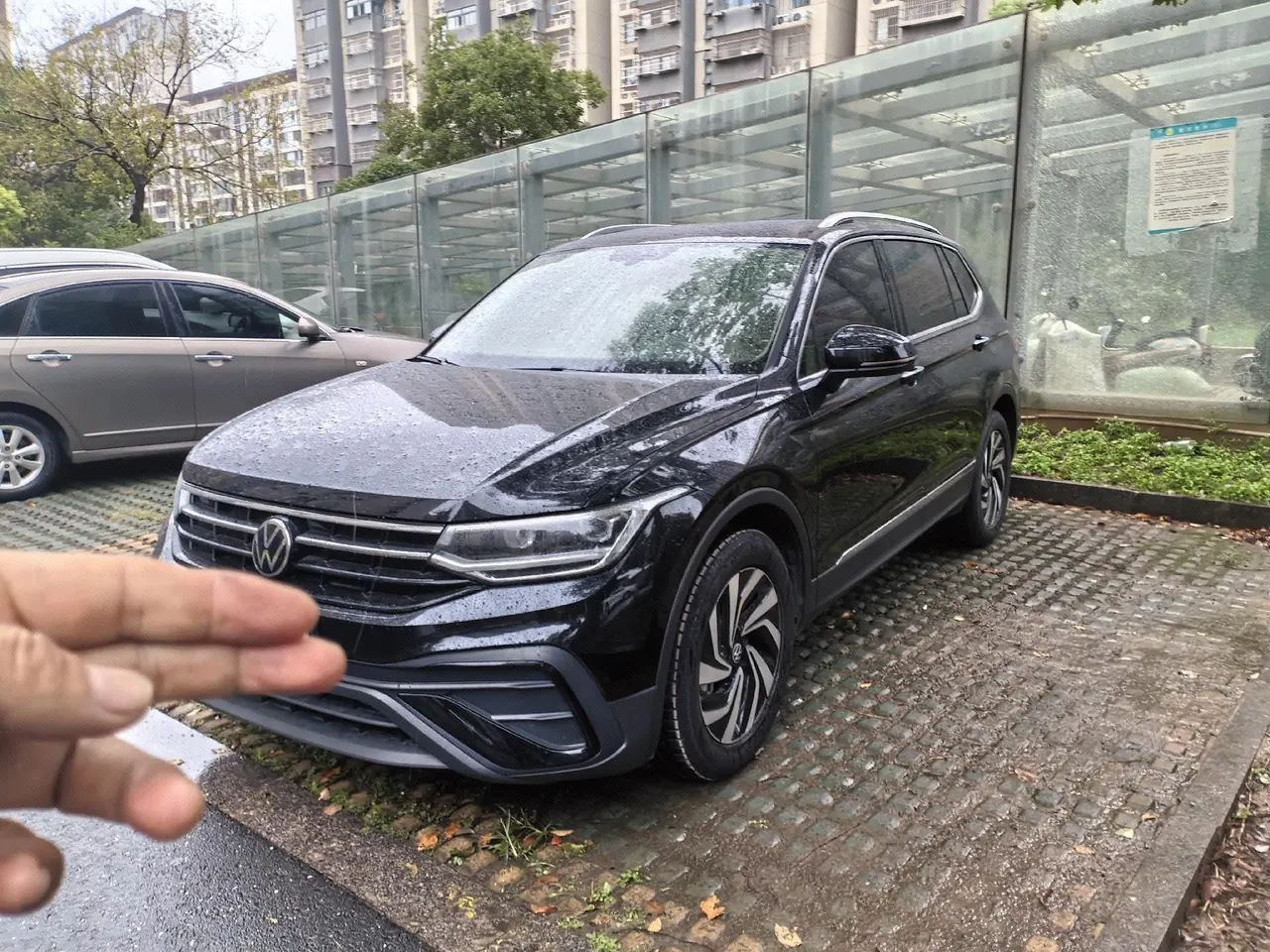 打开图片灯箱:Volkswagen 2025 Tiguan L 1.5TSI 300TSI outstanding two-wheel drive Longteng version automatic gear