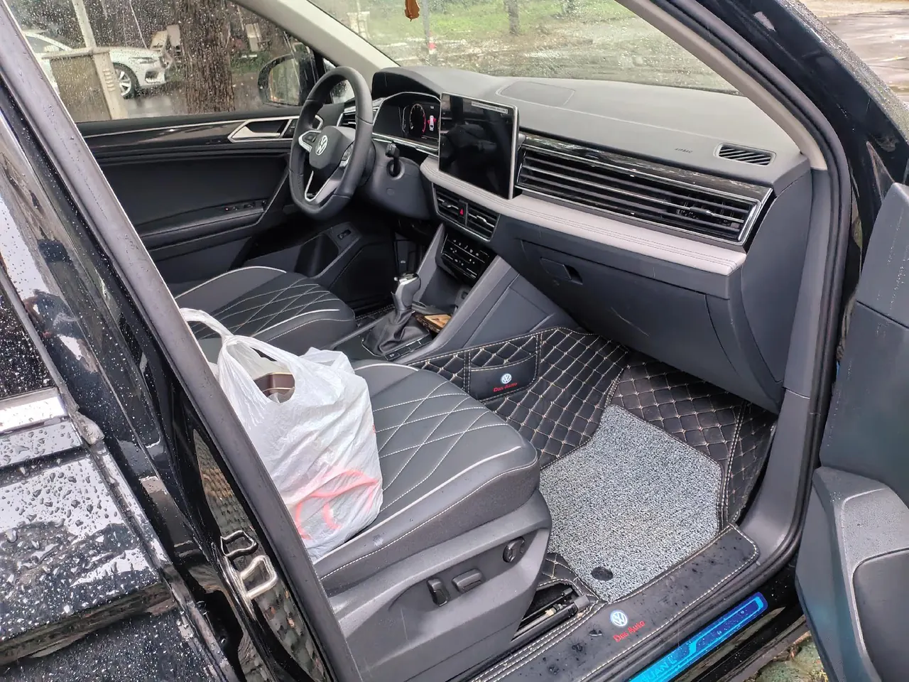 Volkswagen 2025 Tiguan L 1.5TSI 300TSI outstanding two-wheel drive Longteng version automatic gear 3