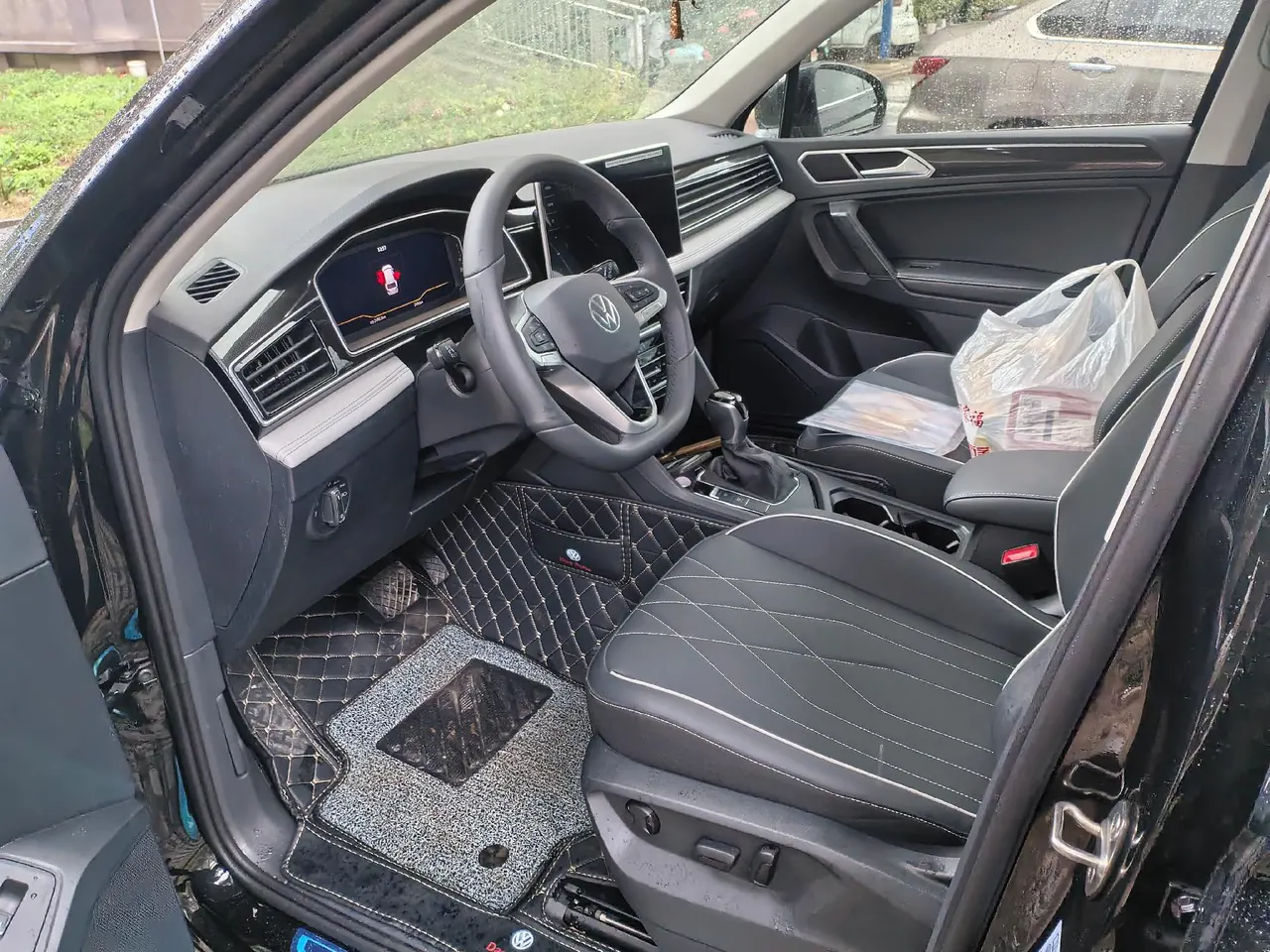 Volkswagen 2025 Tiguan L 1.5TSI 300TSI outstanding two-wheel drive Longteng version automatic gear 6