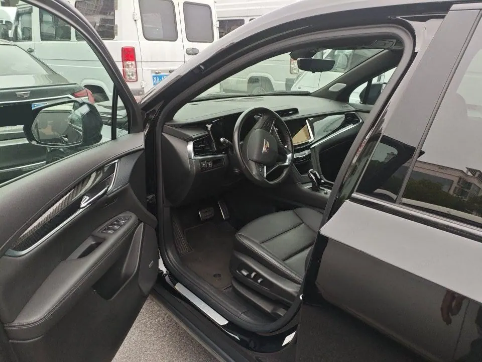 Cadillac 2025 XT6 48V 2.0T 6 4-wheel drive distinguished administrative black standard automatic gear 5
