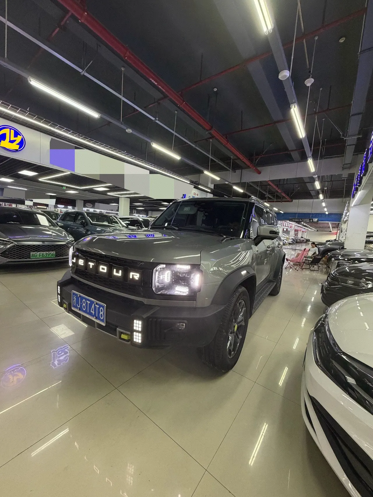 打开图片灯箱:Jetour 2024 Traveler 2.0T Four-Wheel-Drive Cross-Country PRO Entertainment Version Automatic Transmission