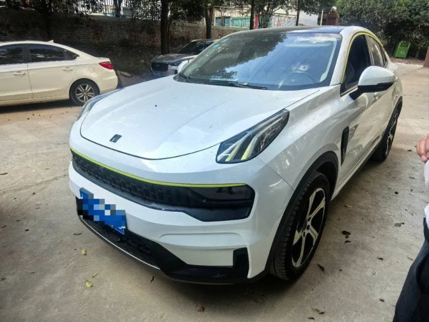 Открыть галерею: LYNK&CO 2021 LYNK&CO 01 2.0TD Two-Drive Pro Automatic