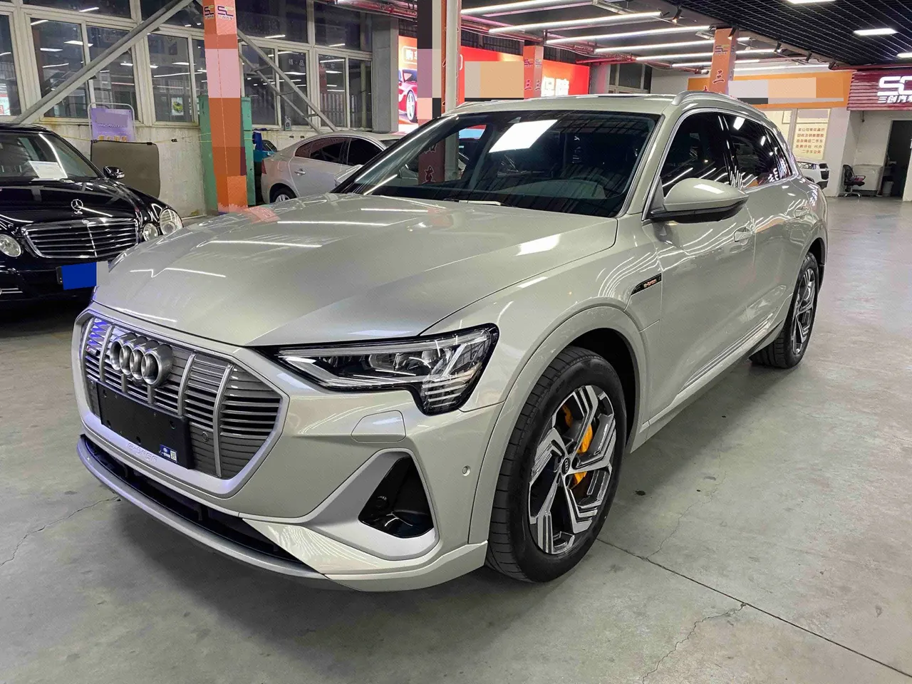 打开图片灯箱:Audi 2021 e-tron 50 Quattro Complete Selection of Automatic Transmission