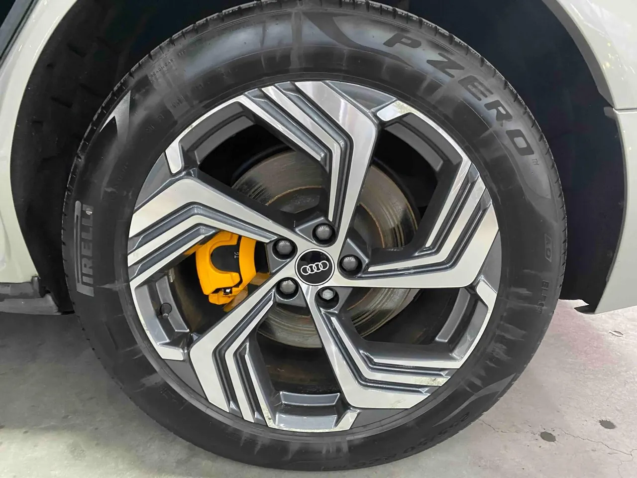 Audi 2021 e-tron 50 Quattro Complete Selection of Automatic Transmission 17