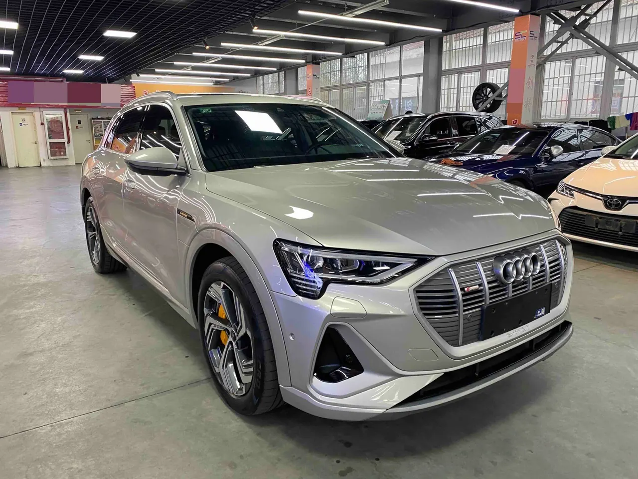 Audi 2021 e-tron 50 Quattro Complete Selection of Automatic Transmission 3
