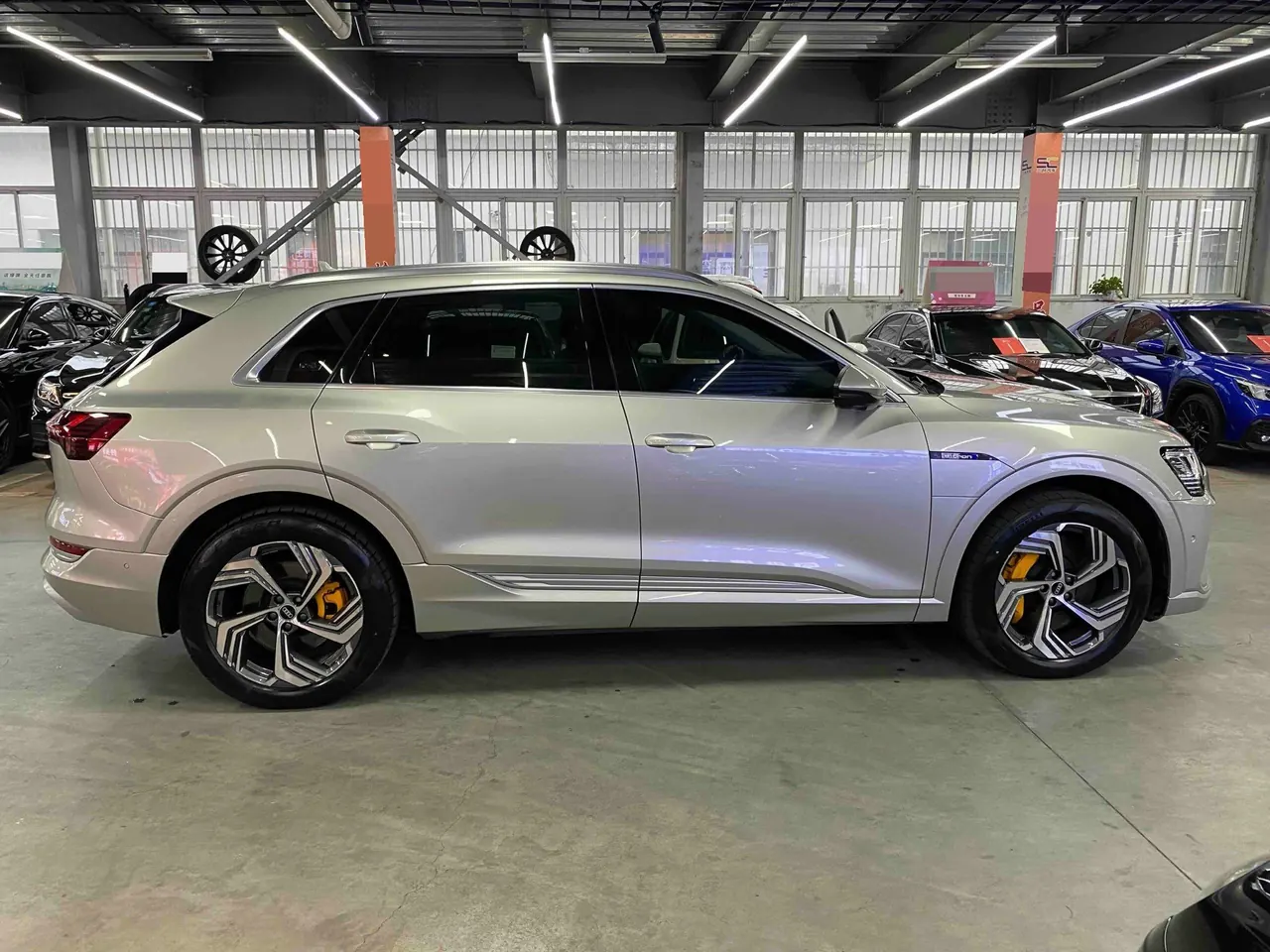 Audi 2021 e-tron 50 Quattro Complete Selection of Automatic Transmission 4