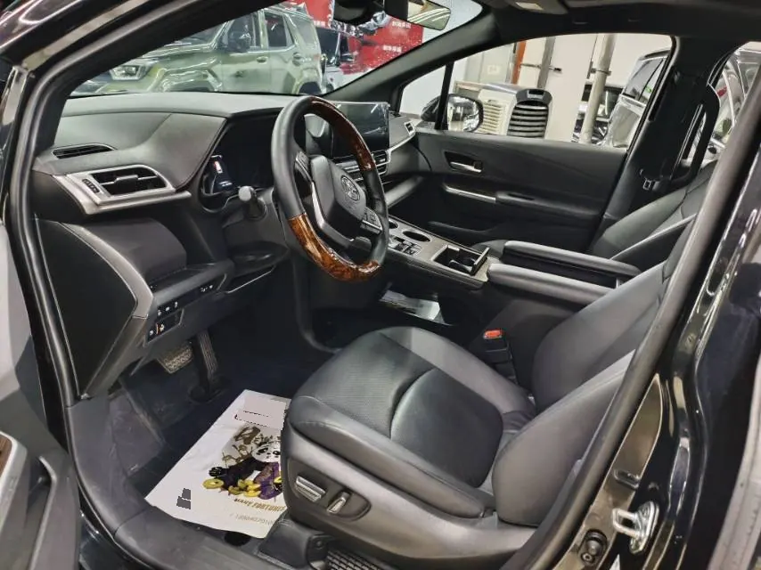 Toyota 2024 Sana 2.5 Stepless Four-wheel Drive Deluxe Edition Automatic Transmission 3