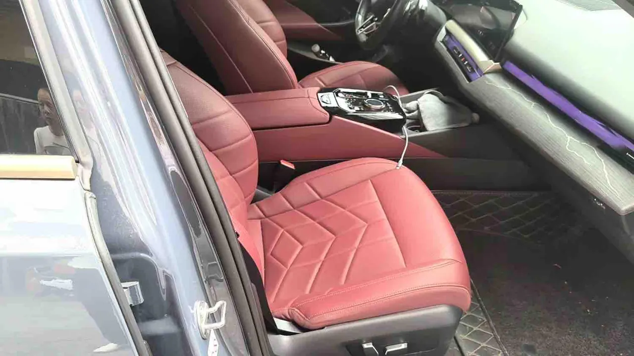 BMW 5 Series 2024 model 530Li 48V 2.0T Leading Edition M Sport Package Automatic 3