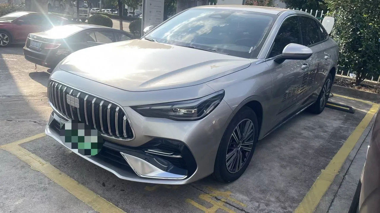 Открыть галерею: Geely Galaxy 2025 xingyao 6 EM-i 1.5 125km exploration version automatic gear