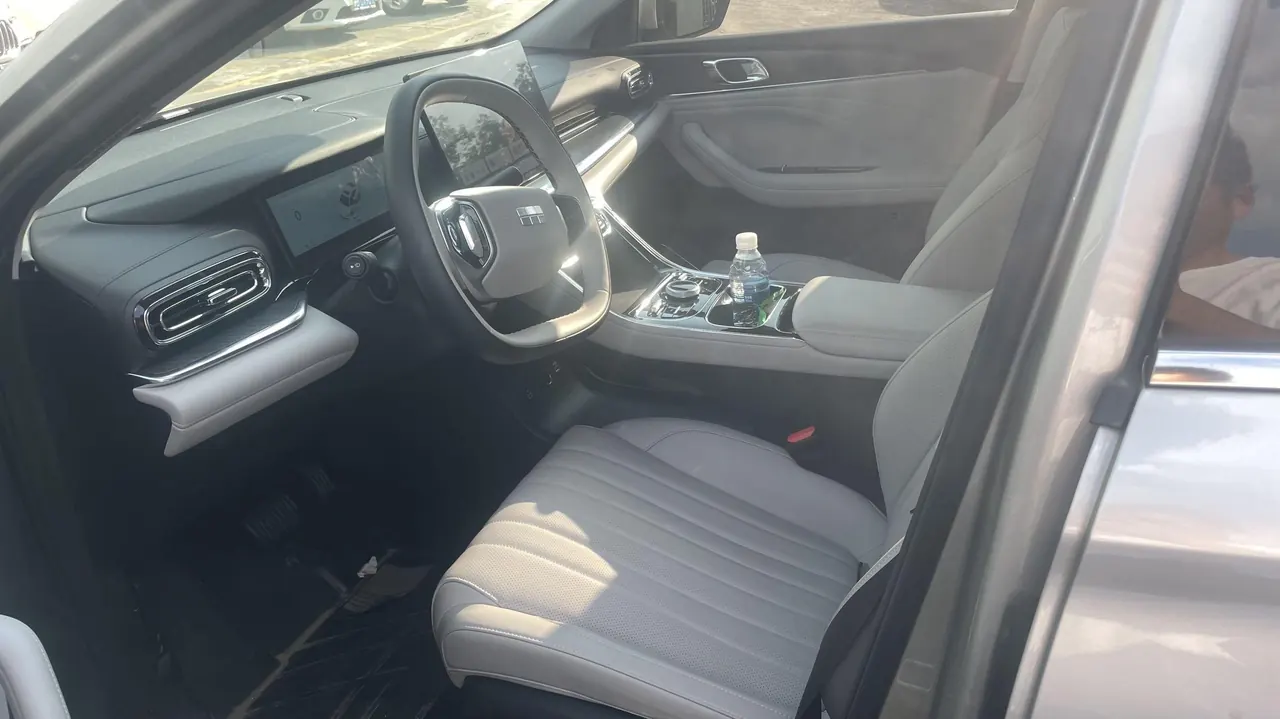 Geely Galaxy 2025 xingyao 6 EM-i 1.5 125km exploration version automatic gear 3