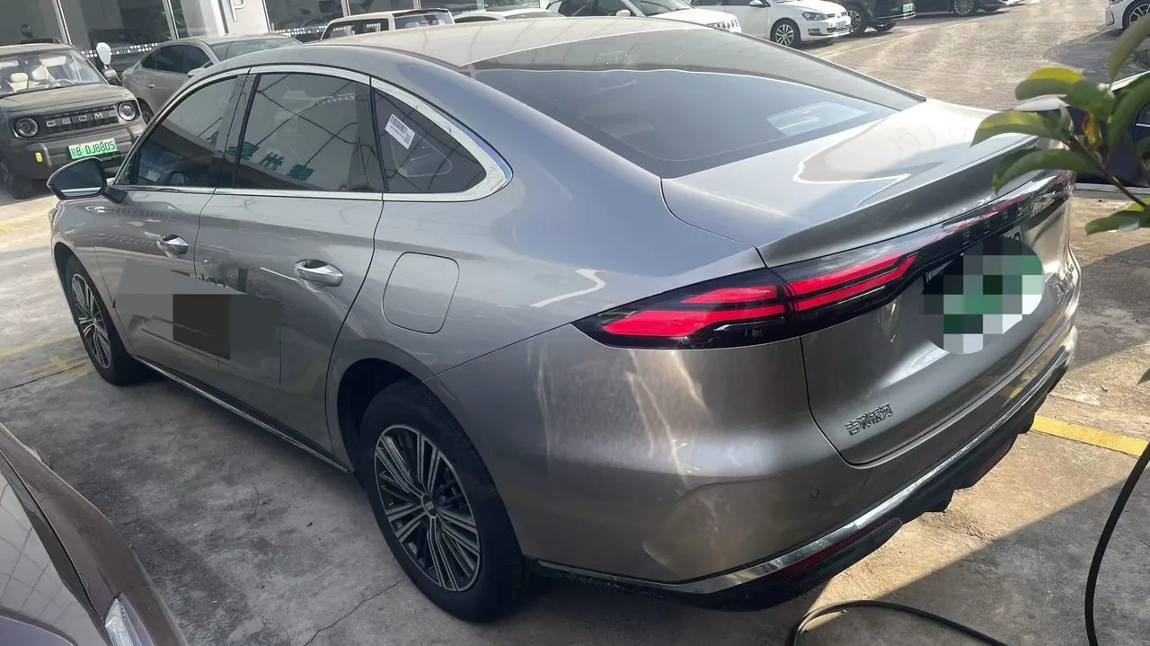 Geely Galaxy 2025 xingyao 6 EM-i 1.5 125km exploration version automatic gear 5