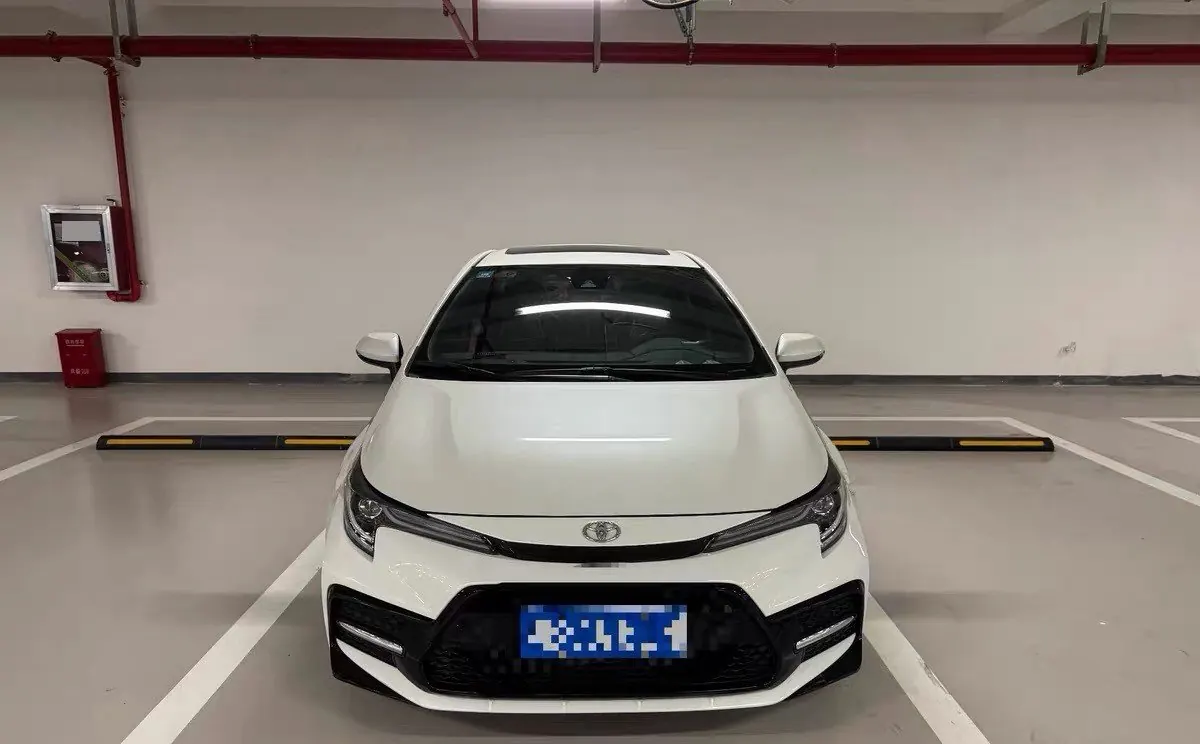 Toyota 2021 Lei Ling 1.2T Stepless 185T Sports Edition Automatic Gear 3