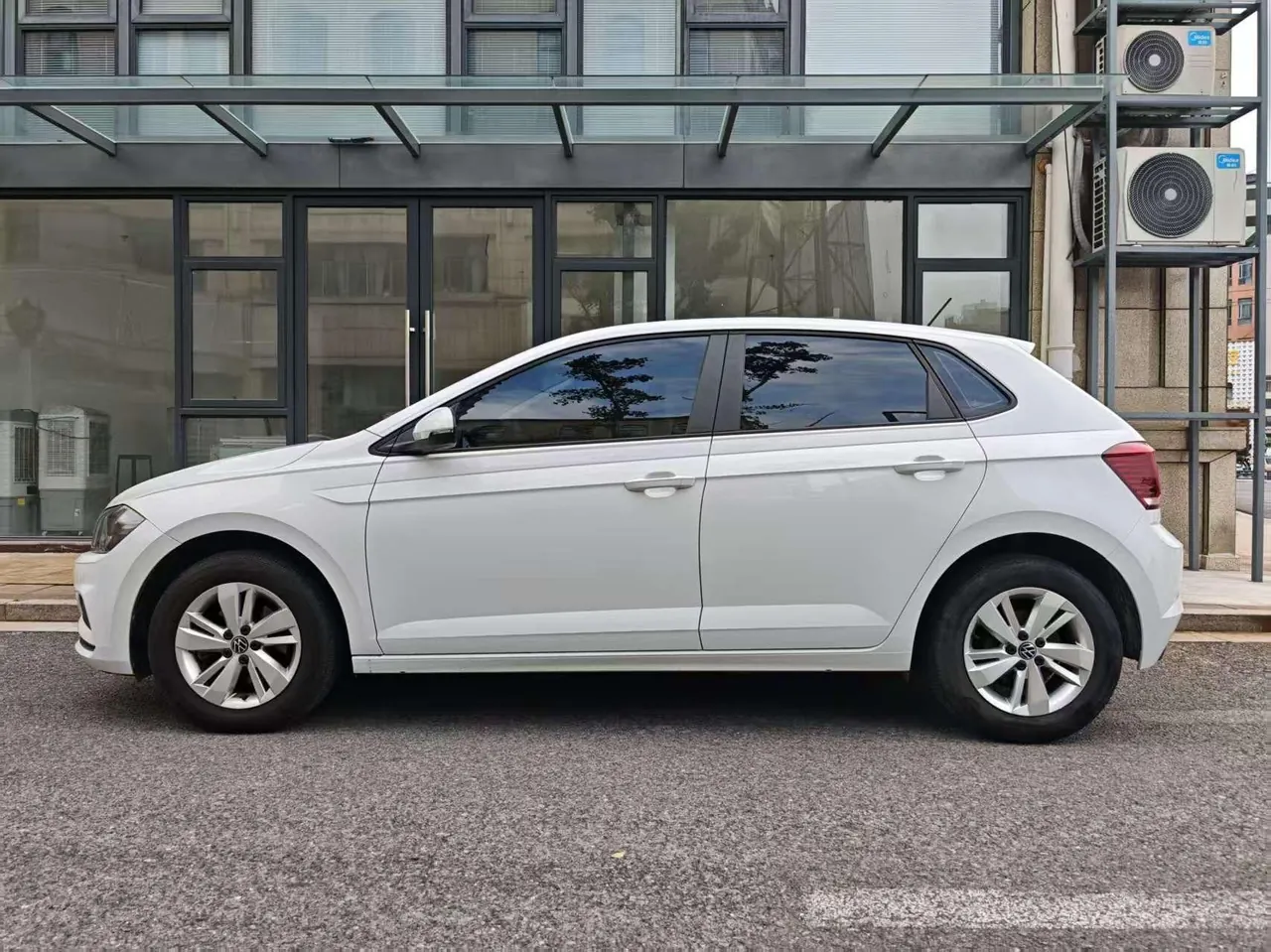 Volkswagen 2023 POLO Plus 1.5 Colorful Technology Edition Automatic Gear 3