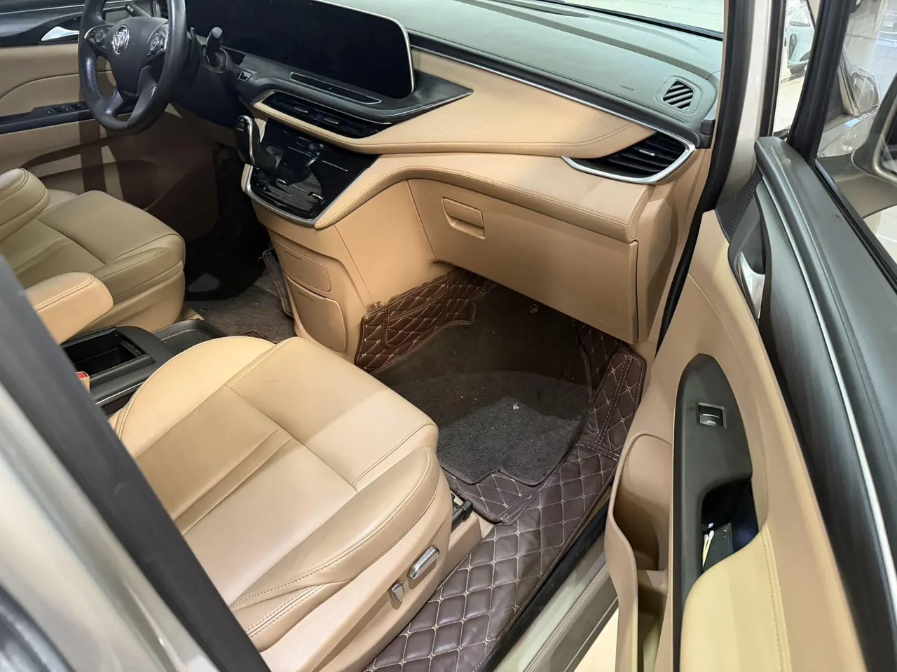 Buick 2021 GL8 ES Lu Zun 2.0T 653T Exclusive Automatic Gear 2