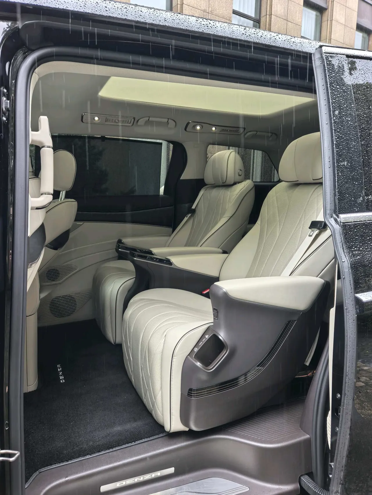 Denza 2024 Denza D9 DM-i 1.5T stepless 1050 exclusive automatic gear 8