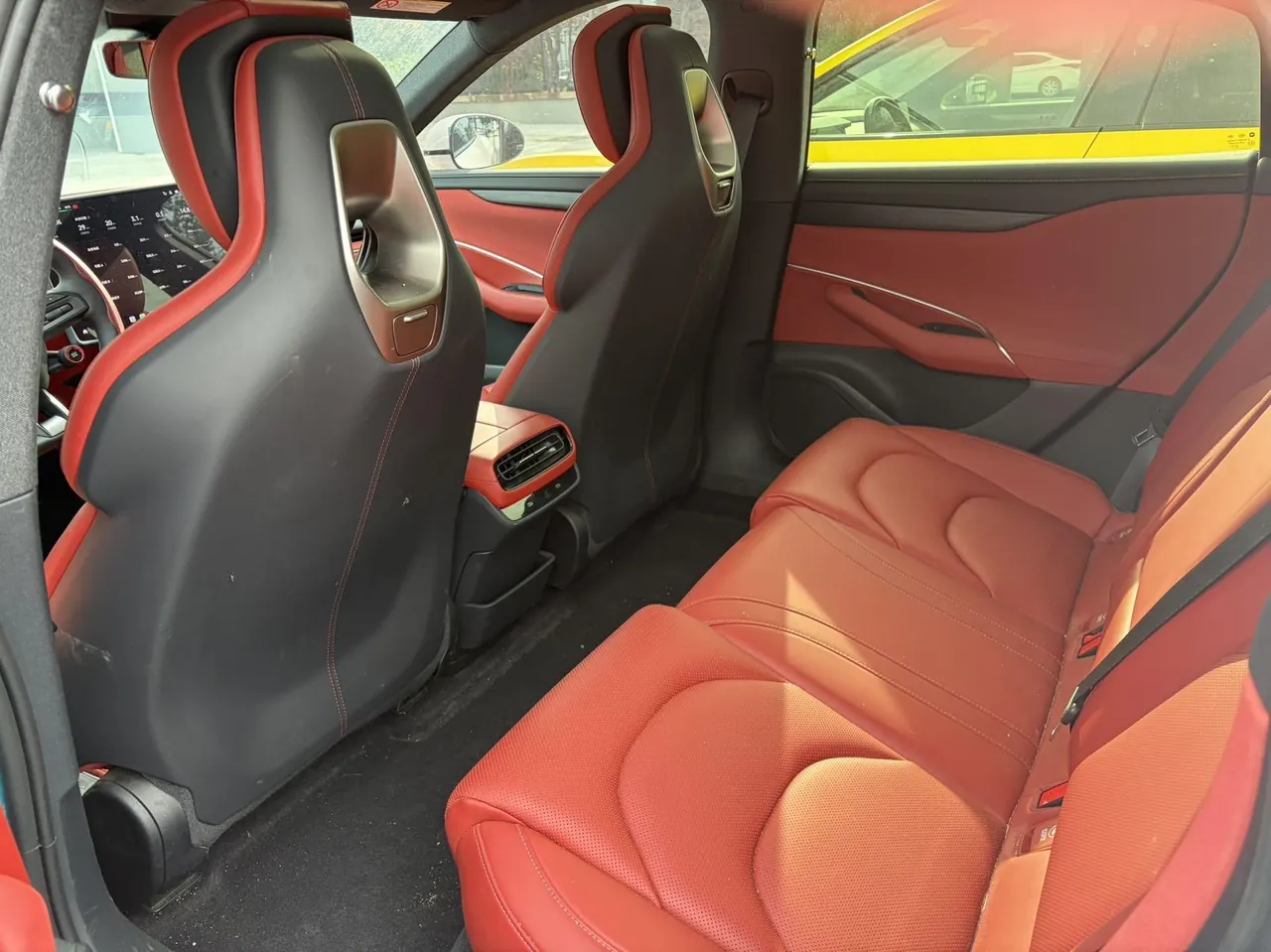 MI 2024 SU 7 700km Rear Drive Long Endurance Smart Driving Edition Automatic Gear 6