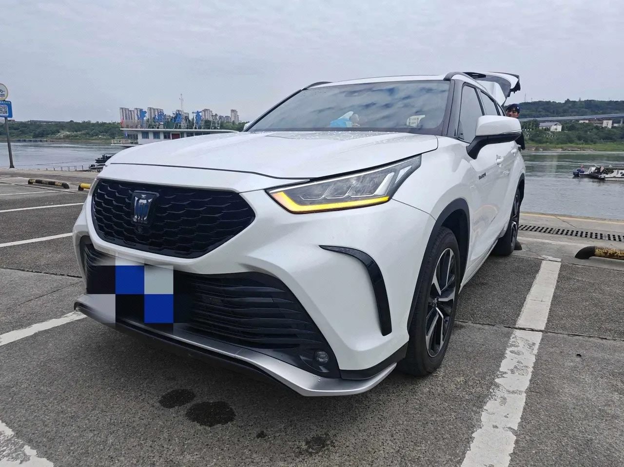 Открыть галерею: Toyota 2023 Crown Land Release 2.5 Stepless Four-wheel Drive Premium Edition Automatic Gear