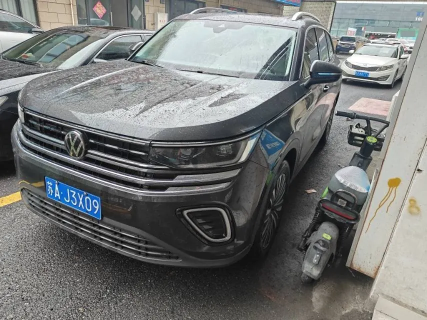 Open image lightbox: Volkswagen 2023 model tour 2.0TSI 330TSI luxury tour escape version automatic gear