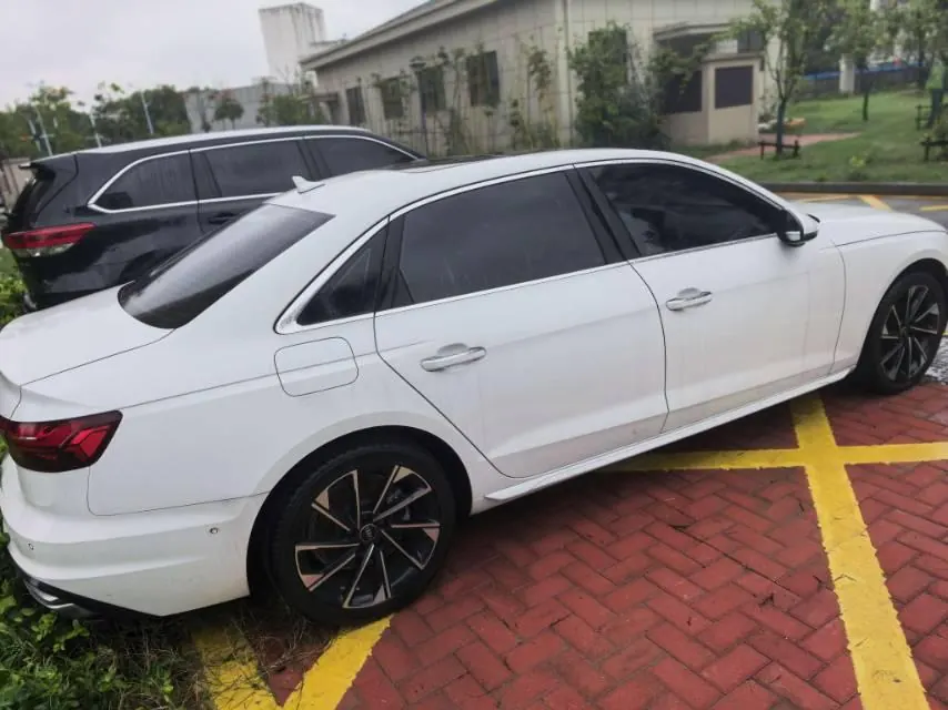 Audi 2022 A4L 2.0TFSI 40TFSI Deluxe Elegant Automatic 4