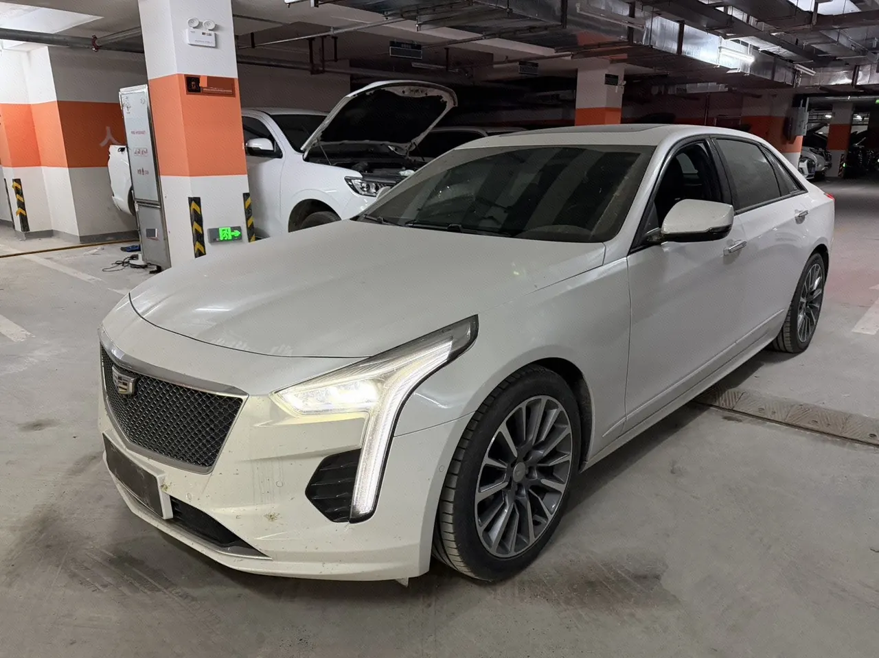 Открыть галерею: Cadillac 2022 CT6 2.0T 28T honorable automatic gear