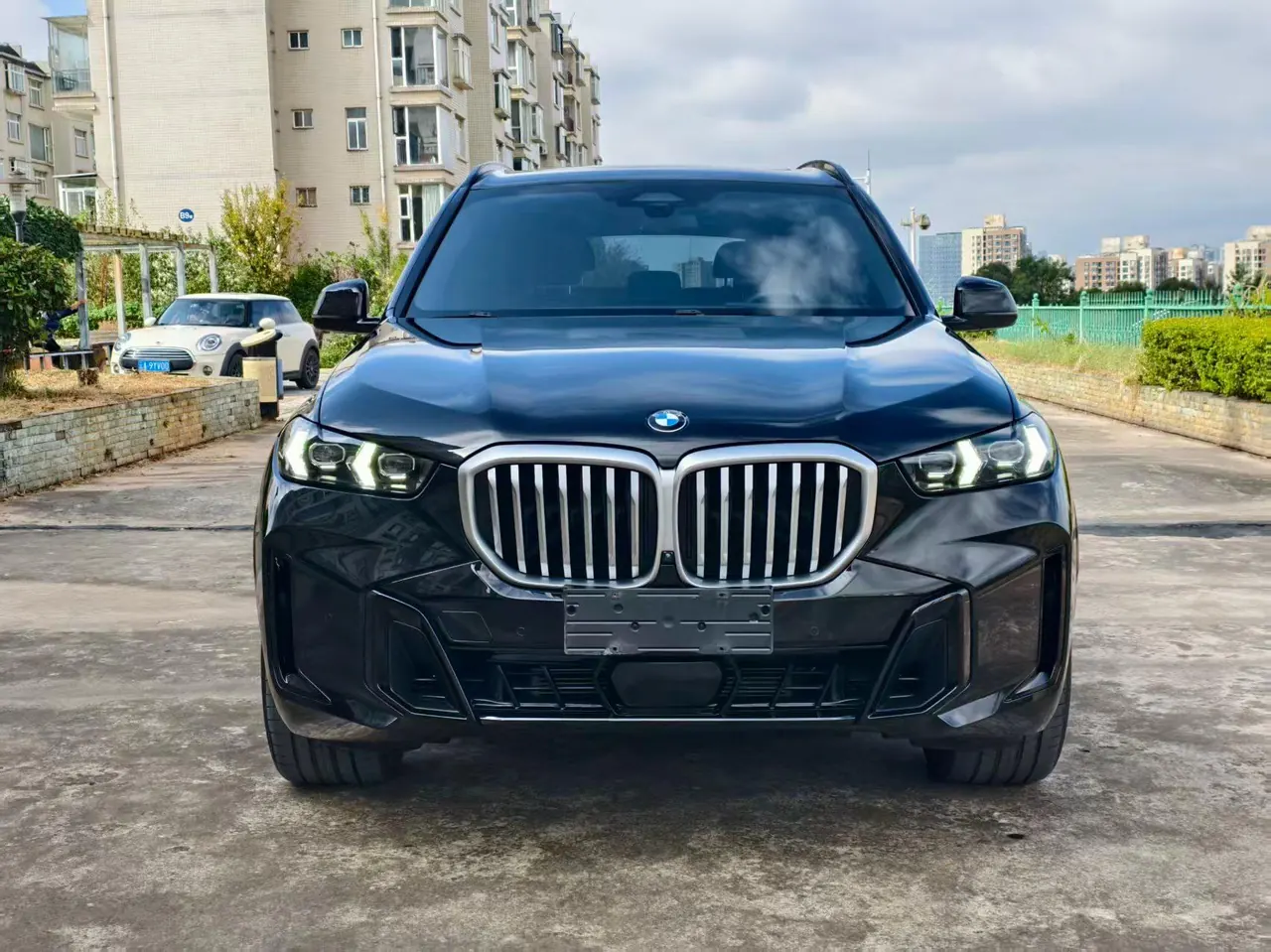 BMW 2023 X5 xDrive30Li 48V 2.0T exclusive m sports obsidian night suit automatic gear 2