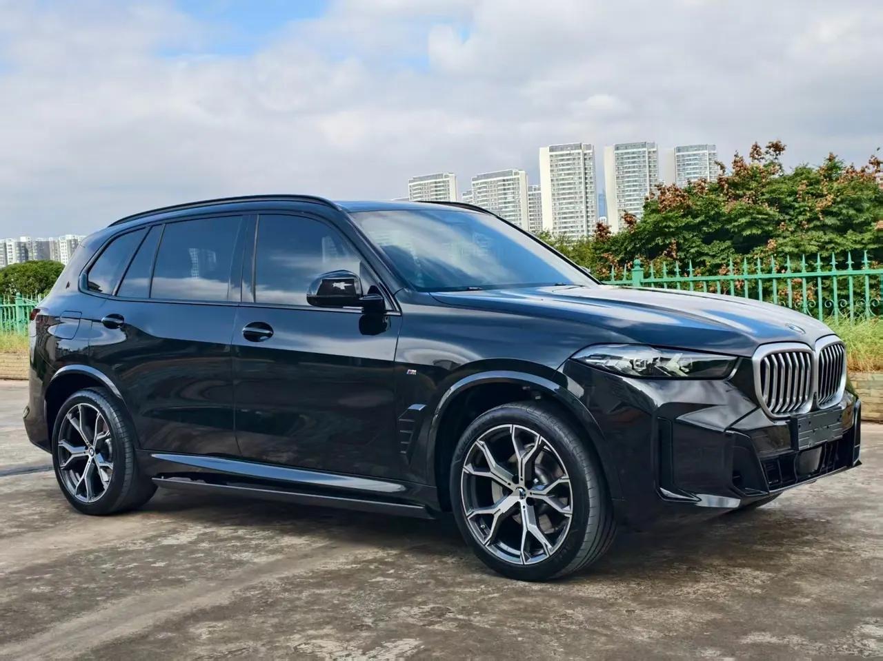 BMW 2023 X5 xDrive30Li 48V 2.0T exclusive m sports obsidian night suit automatic gear 3