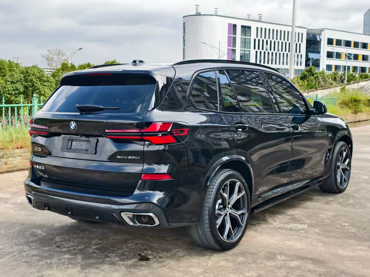 BMW 2023 X5 xDrive30Li 48V 2.0T exclusive m sports obsidian night suit automatic gear 9