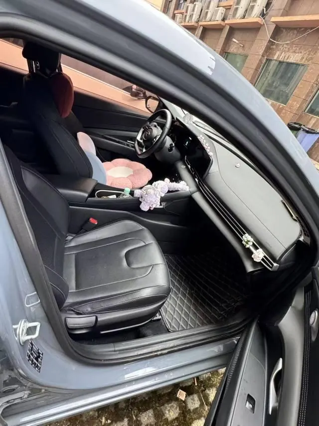 Hyundai 2022 Elantra -3-compartment 1.5 stepless LUX premium automatic gear 3