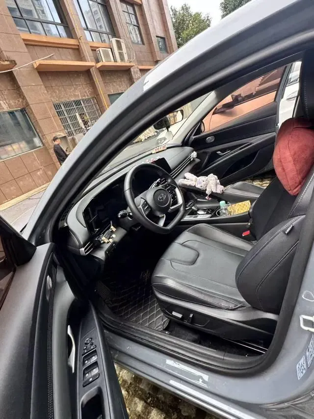 Hyundai 2022 Elantra -3-compartment 1.5 stepless LUX premium automatic gear 5