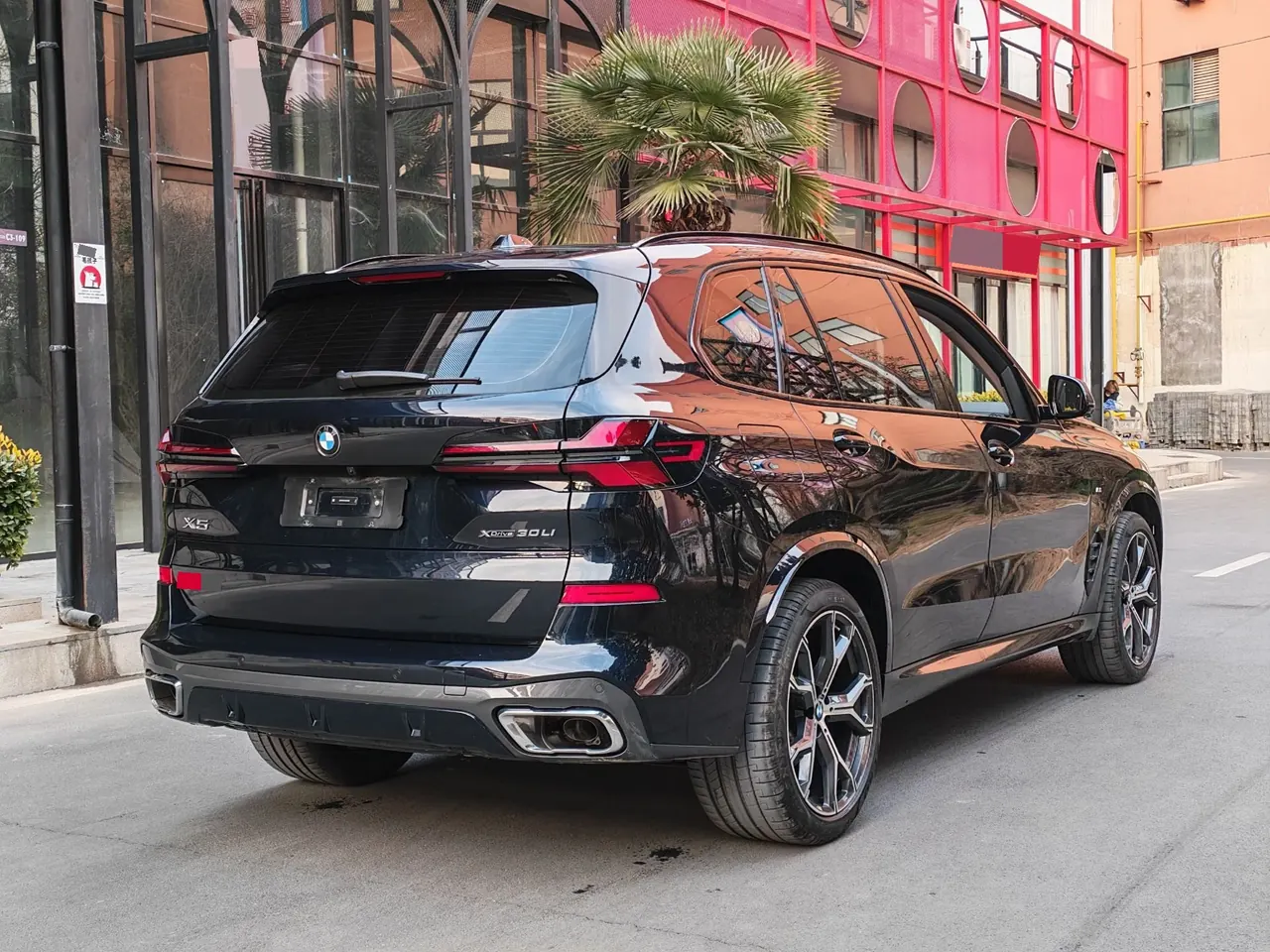 BMW 2023 X5 xDrive30Li 48V 2.0T exclusive m sports obsidian night suit automatic gear 10