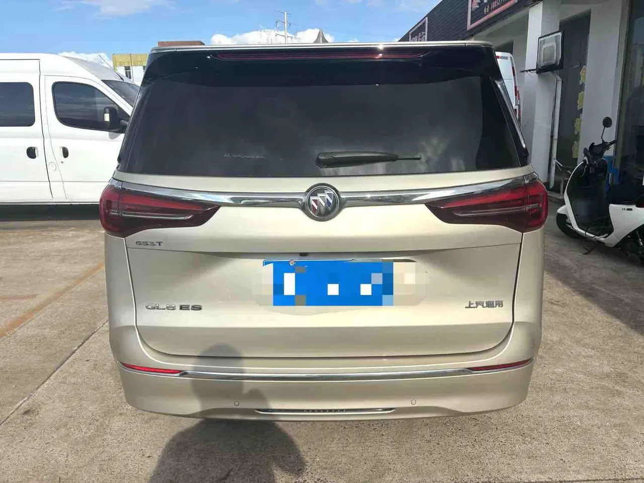 Buick 2022 GL8 ES Lu Zun 2.0T 653T Comfortable Automatic Gear 7