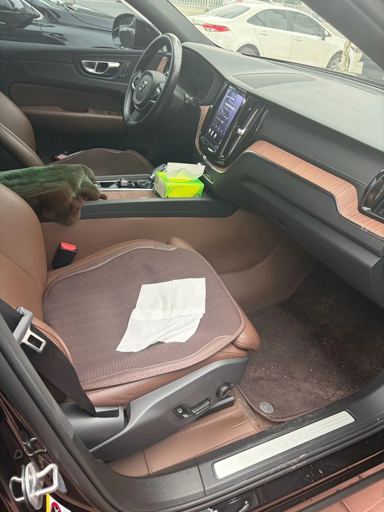 Volvo 2025 XC60 48V 2.0T B5 4-wheel drive Zhiyuan Deluxe Edition Automatic Gear 3
