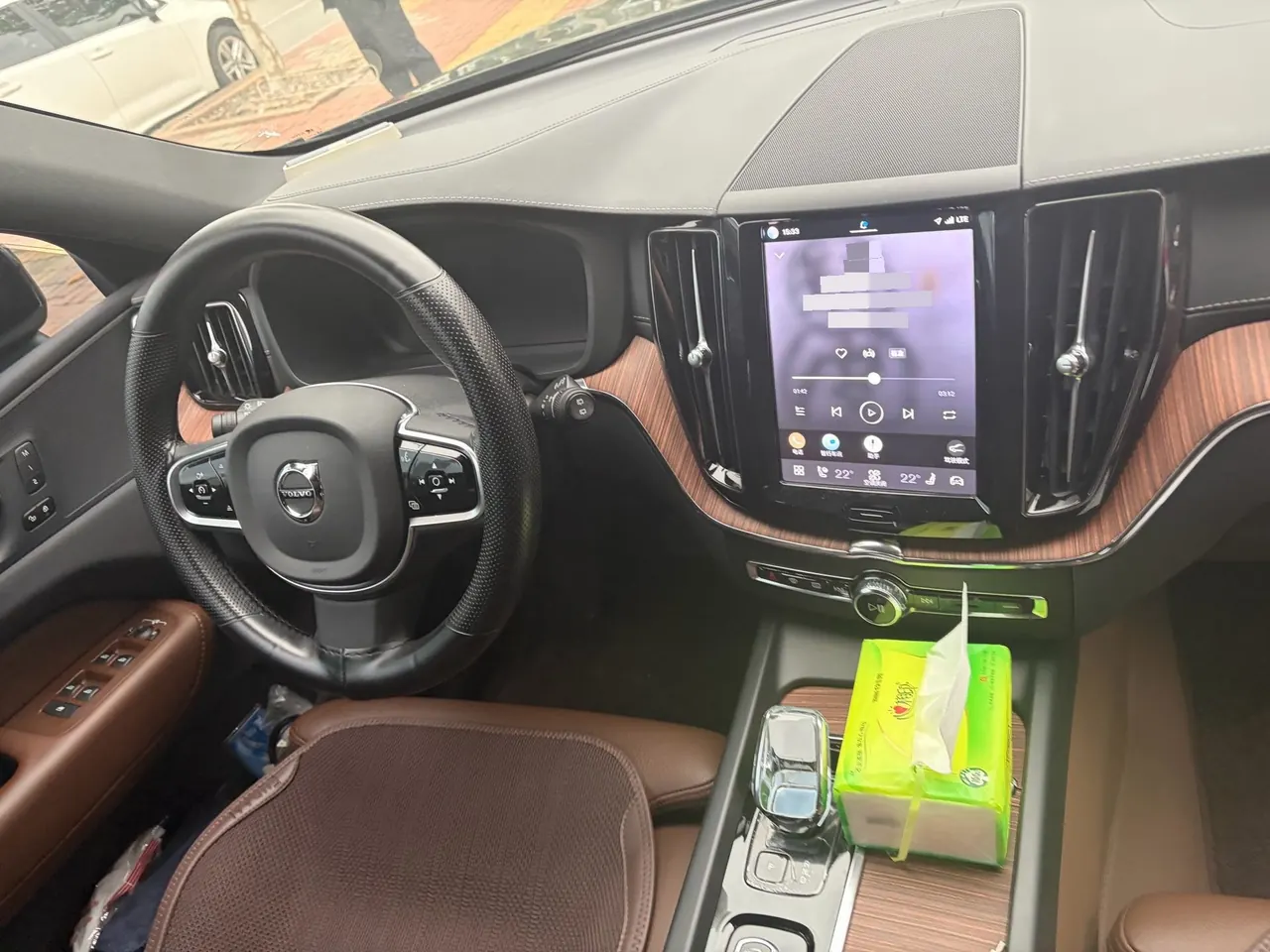Volvo 2025 XC60 48V 2.0T B5 4-wheel drive Zhiyuan Deluxe Edition Automatic Gear 4