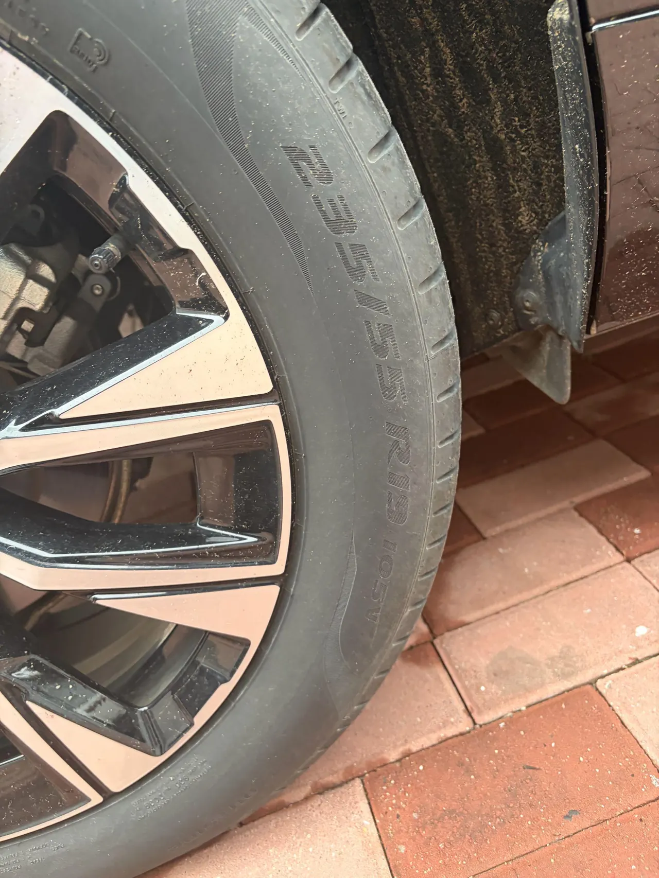 Volvo 2025 XC60 48V 2.0T B5 4-wheel drive Zhiyuan Deluxe Edition Automatic Gear 6
