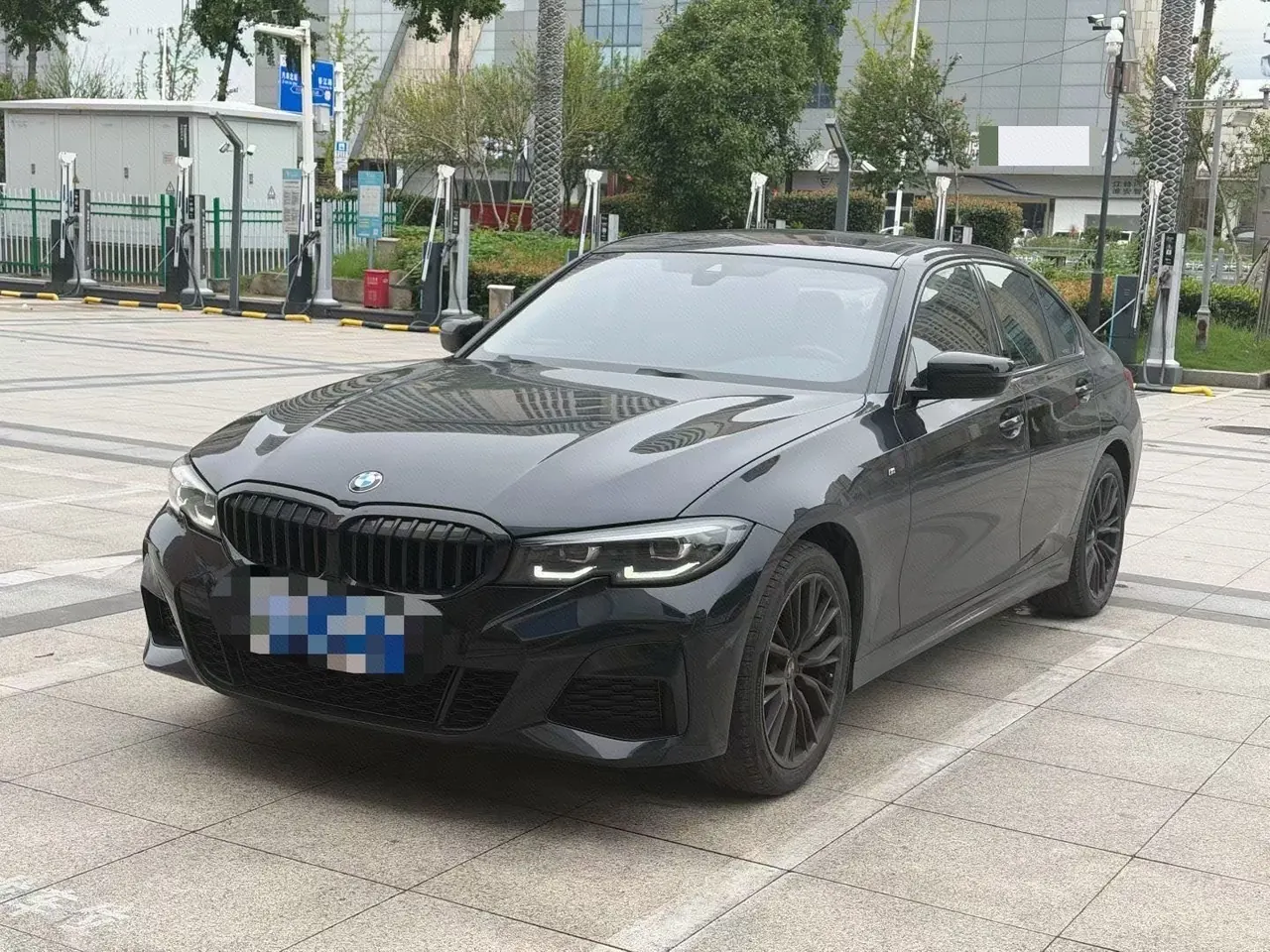 打开图片灯箱:BMW 3 Series 2022 325i 2.0T M Sports Obsidian Night Kit (Changed) Automatic Gear
