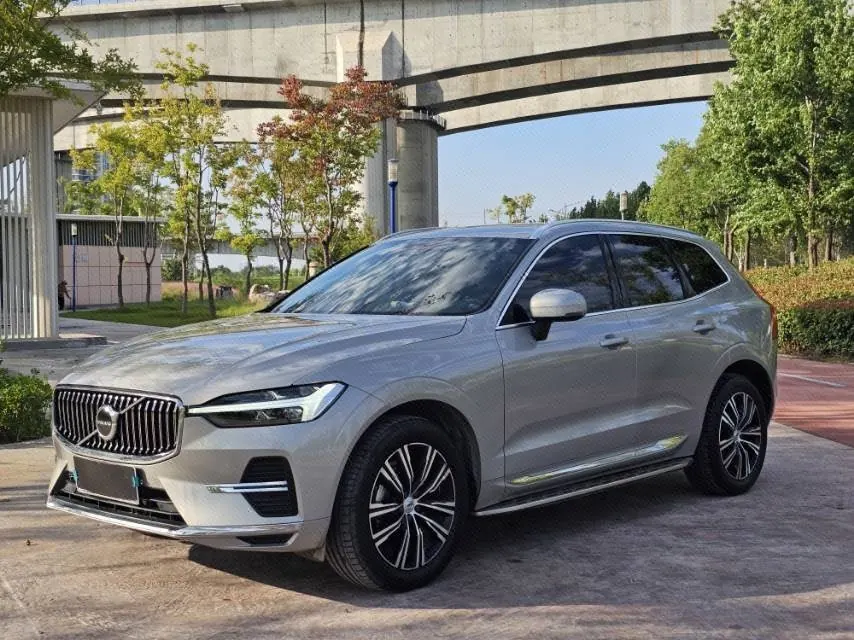 Открыть галерею: Volvo 2022 XC60 48V 2.0T B5 4-wheel drive Zhiyuan Deluxe Edition Automatic Gear