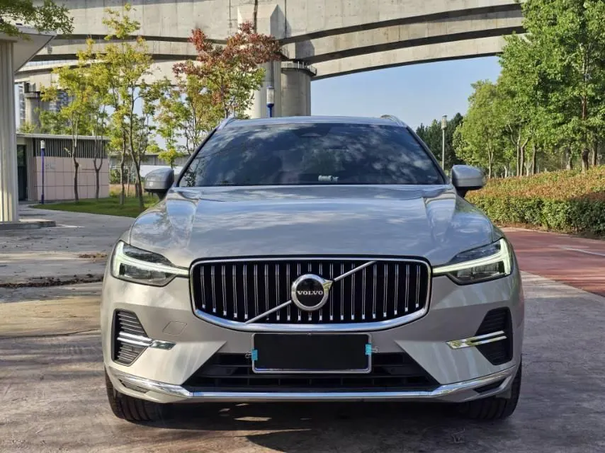 Volvo 2022 XC60 48V 2.0T B5 4-wheel drive Zhiyuan Deluxe Edition Automatic Gear 2