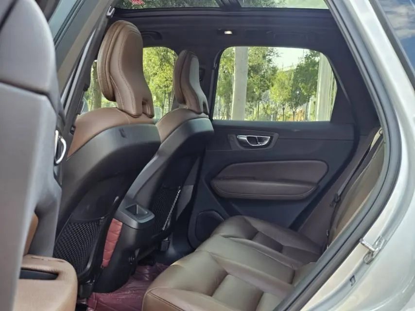 Volvo 2022 XC60 48V 2.0T B5 4-wheel drive Zhiyuan Deluxe Edition Automatic Gear 8