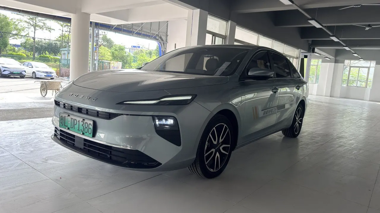 Roewe 2025 D 6 520km Smart Edition Automatic Gear - View 1