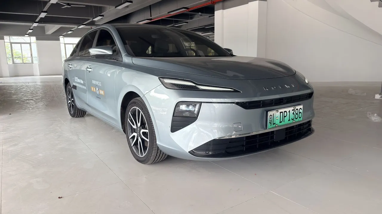 Roewe 2025 D 6 520km Smart Edition Automatic Gear 3